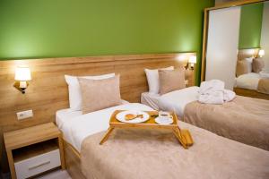 Llit o llits en una habitació de Aqua Batumi Hotel & Apartments