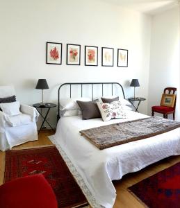 a bedroom with a large white bed and two chairs at La Turr de Mezz- Bellagio LCA in Bellagio