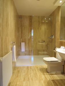 Koupelna v ubytování Apartamentos Mundaka + 37 fotografií