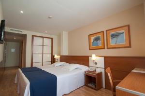 Postel nebo postele na pokoji v ubytování Hotel RH Sorolla Centro