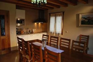 Kuchyň nebo kuchyňský kout v ubytování CASA RURAL EL PILON