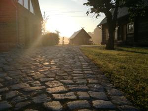 a cobblestone street in front of a house at FH Strowota in Kolonie