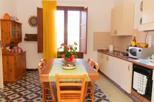 a kitchen with a table and chairs in a kitchen at B&B Favignana in Favignana