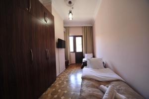 Postel nebo postele na pokoji v ubytování Guest House Batumi Globus