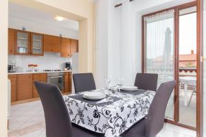 Kuchyň nebo kuchyňský kout v ubytování Apartments Rede