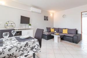 TV a/nebo společenská místnost v ubytování Apartments Rede