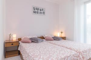 Postel nebo postele na pokoji v ubytování Apartments Rede