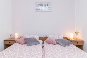 Postel nebo postele na pokoji v ubytování Apartments Rede