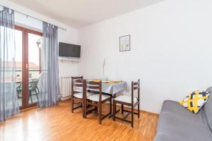 TV a/nebo společenská místnost v ubytování Apartments Rede