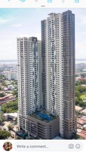 Blick auf eine Stadt mit hohen Gebäuden in der Unterkunft KC Studio 5 at Horizon 101 Cebu in Cebu City
