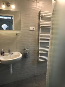 Kúpeľňa v ubytovaní Heni Apartment + 30 fotografií