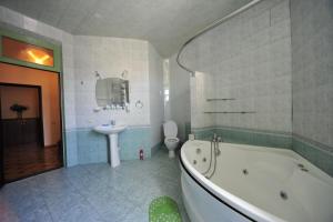 Koupelna v ubytování Guest House Batumi Globus + 37 fotografií