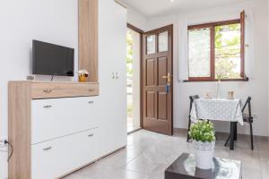 TV a/nebo společenská místnost v ubytování Apartments Rede