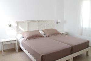 A bed or beds in a room at Es Daus - Formentera Break Még 15 kép