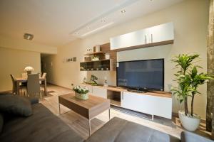 TV a/nebo společenská místnost v ubytování Tendency Sagrada Familia Deluxe