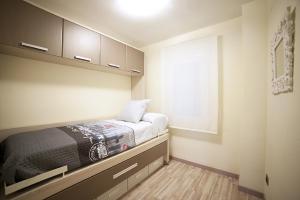 Postel nebo postele na pokoji v ubytování Tendency Sagrada Familia Deluxe