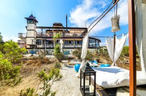 Vonkajšia záhrada v ubytovaní Luxury Pinada Beach