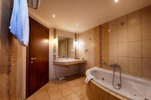Kylpyhuone majoituspaikassa Hotel Nostos