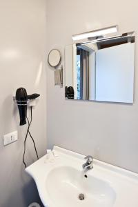 A bathroom at Relais Lo Stagnone