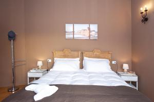 A bed or beds in a room at Relais Lo Stagnone