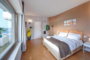 A bed or beds in a room at Relais Lo Stagnone