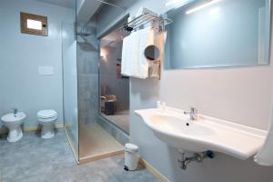A bathroom at Relais Lo Stagnone