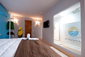 A bed or beds in a room at Relais Lo Stagnone