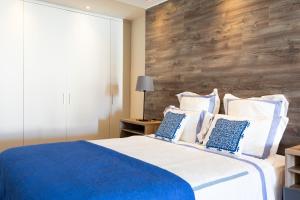 A bed or beds in a room at Rooms & Suites Loft 2H Deluxe Edition Arrecife