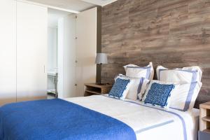 A bed or beds in a room at Rooms & Suites Loft 2H Deluxe Edition Arrecife