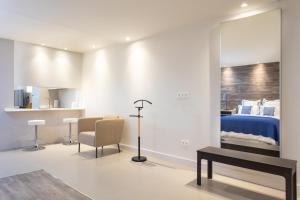 A bed or beds in a room at Rooms & Suites Loft 2H Deluxe Edition Arrecife