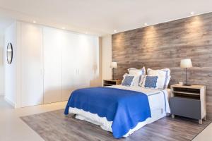 A bed or beds in a room at Rooms & Suites Loft 2H Deluxe Edition Arrecife