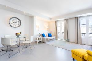 A seating area at Rooms & Suites Loft 2H Deluxe Edition Arrecife