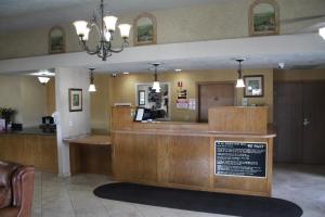 a restaurant with a reception desk and a counter at Sunrise Inn in Las Vegas