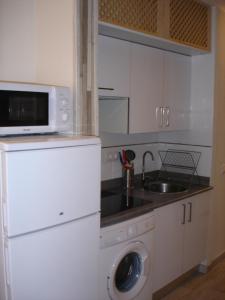 Kuchyňa alebo kuchynka v ubytovaní Legacy Apartments