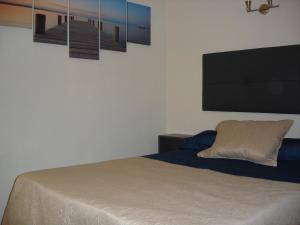 Posteľ alebo postele v izbe v ubytovaní Legacy Apartments