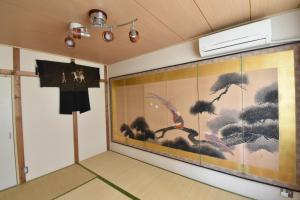 a room with a wall with a painting on the wall at Condominio Mozu 102 in Sakai