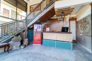 Móttaka eða anddyri á RedDoorz Plus @ Casa Lucia Sindalan San Fernando City Pampanga
