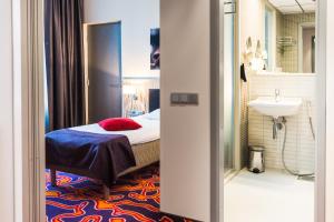 Baðherbergi á Tallink Spa & Conference Hotel