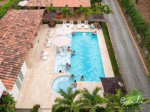 Bazén v ubytování Finca Hotel Guali Santafe nebo v jeho okolí