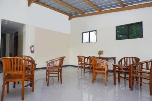 a group of chairs and a table in a room at Hotel Pelangi Indah in Semarang