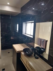 a bathroom with two sinks and a mirror at Kindred Parkside Apartments in Leeton