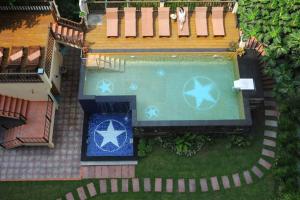 an overhead view of a swimming pool in a yard at Baan Khun Nine in Pattaya