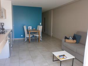 a living room with a couch and a table at Résidence Thalacap in Cap d'Agde