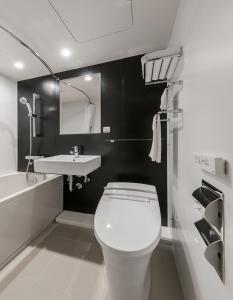 Een badkamer bij KKR Hotel Osaka