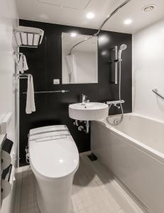 Een badkamer bij KKR Hotel Osaka