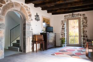 an archway in a room with a television and a door at B&B Sopra il Portico in San Giovanni Bianco