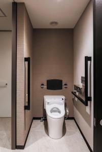 Een badkamer bij KKR Hotel Osaka
