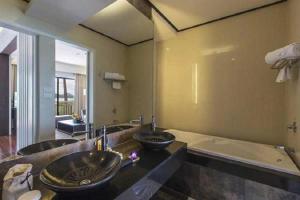 Cape Panwa Hotel Phuket的一间浴室