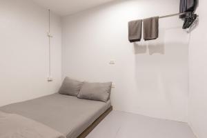Postel nebo postele na pokoji v ubytování Minimal House Patong