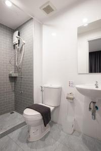 Kylpyhuone majoituspaikassa Minimal House Patong